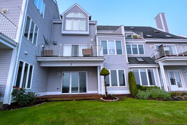 Exterior, Facade, Rowhouse