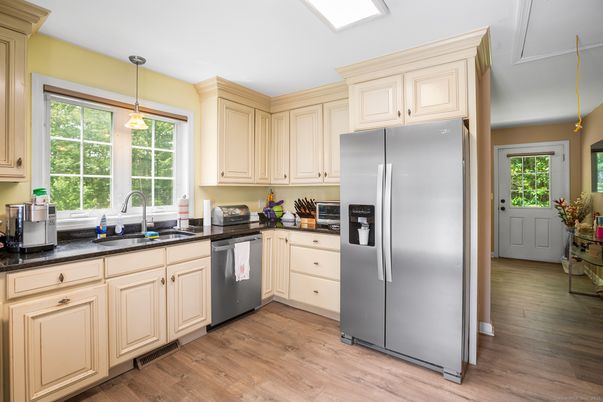 Interior, Kitchen, Pendant Lights, Wood Texture Flooring
