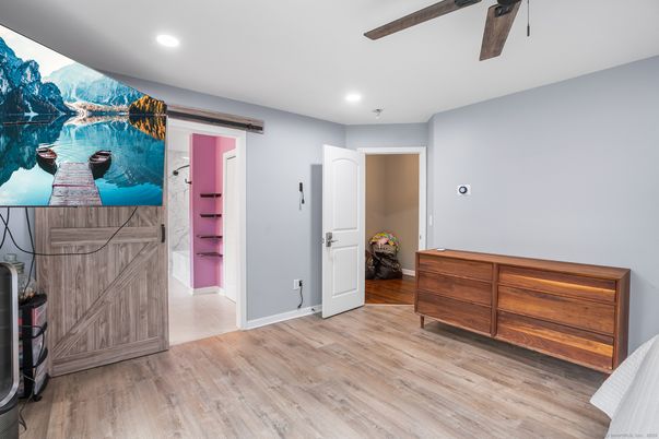 Interior, Recessed Lighting, Wood Texture Flooring