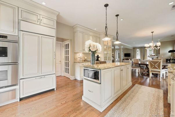 Chandelier, Dining room, Interior, Kitchen, Pendant Lights, Recessed Lighting, Wood Texture Flooring