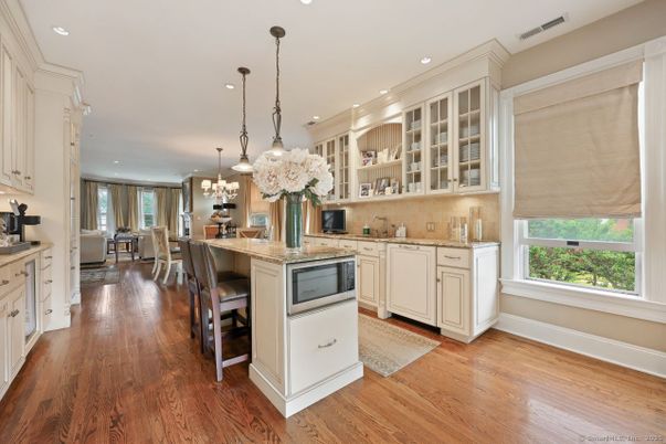 Chandelier, Dining room, Interior, Kitchen, Pendant Lights, Recessed Lighting, Wood Texture Flooring