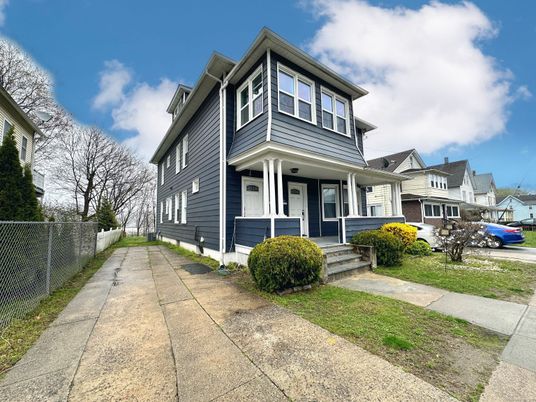 Exterior, Facade, Queen Anne Victorian