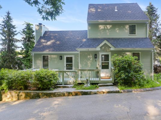 Exterior, Facade, Cape Cod