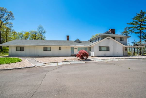 Exterior, Facade, Farmhouse