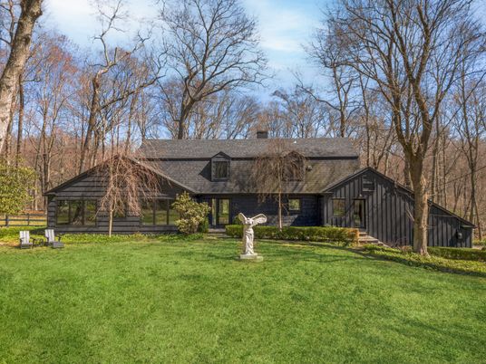 Backyard, Exterior, Facade, Ranch