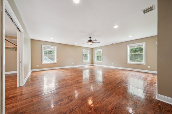 Empty room, Interior, Recessed Lighting, Wood Texture Flooring