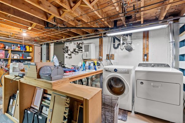Interior, Washer, Wooden Beams