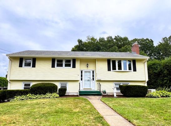 Exterior, Facade, Raised Ranch