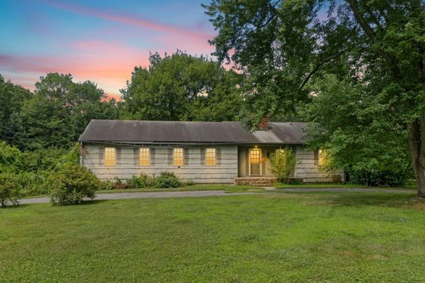 Backyard, Exterior, Facade, Cape Cod