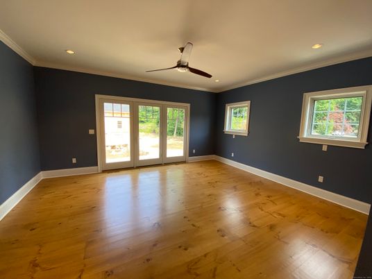 Empty room, Interior, Recessed Lighting, Wood Texture Flooring