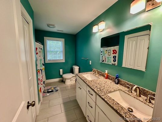 Bathroom, Dual Sink Vanities, Interior