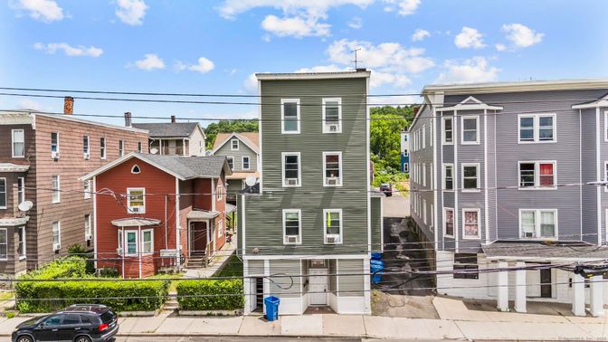 Exterior, Facade, Rowhouse