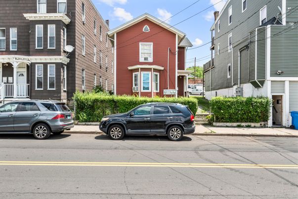 Exterior, Facade, Rowhouse