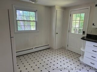 Empty room, Interior, Pendant Lights