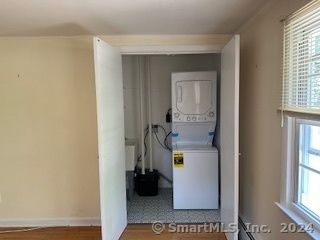 Interior, Utility Closets, Washer, Wood Texture Flooring