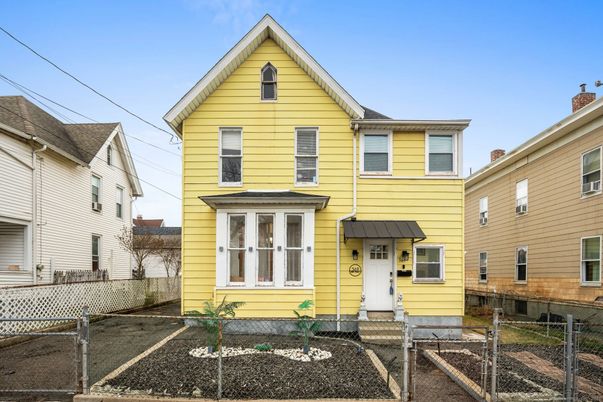 Exterior, Facade, Queen Anne Victorian