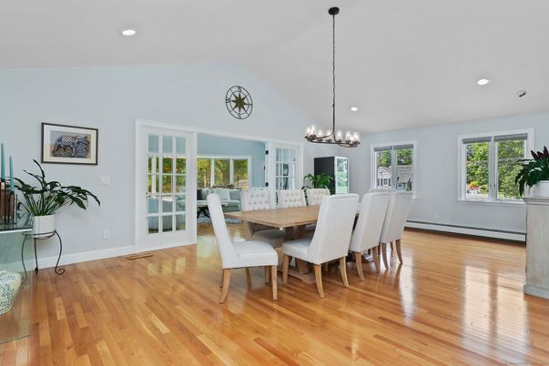 Chandelier, Dining room, Interior, Recessed Lighting, Wood Texture Flooring