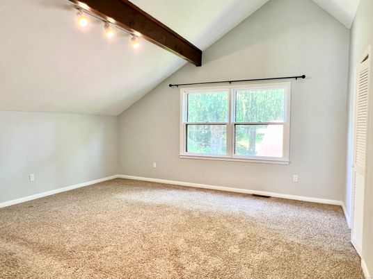 Empty room, Interior, Wooden Beams