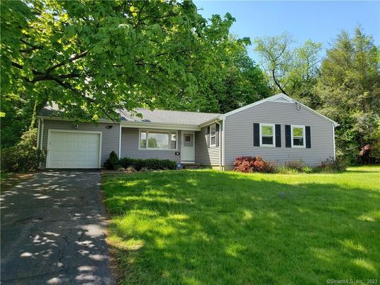 Attached, Exterior, Facade, Ranch