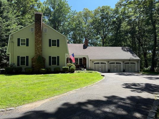 Attached, Exterior, Facade, Cape Cod