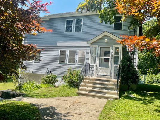 Exterior, Facade, American Foursquare