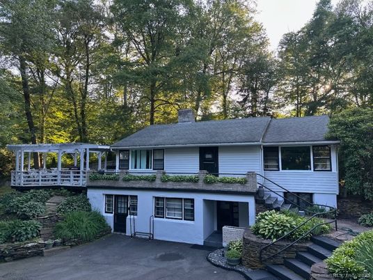 Backyard, Exterior, Facade, Raised Ranch