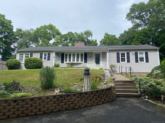 Exterior, Facade, Ranch