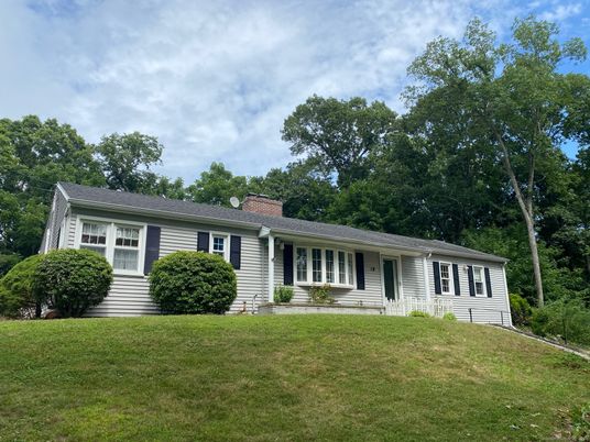 Backyard, Exterior, Facade, Ranch