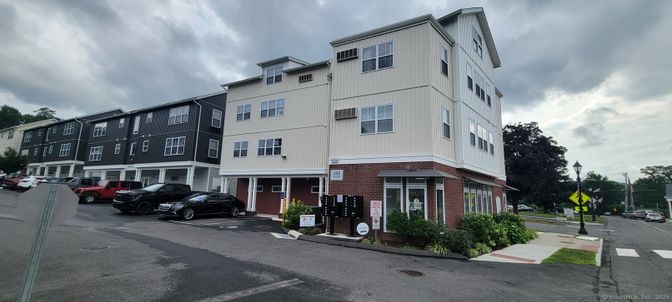 Exterior, Facade, Brick Facade, Rowhouse