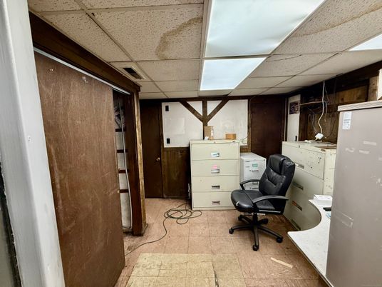 Home Office, Interior