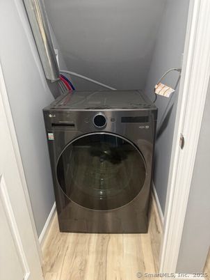 Interior, Utility Closets, Washer, Wood Texture Flooring
