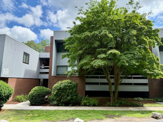 Attached, Exterior, Facade, Brick Facade, Modern