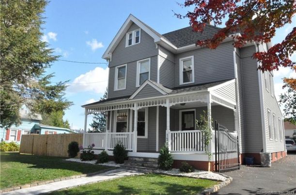 Exterior, Facade, Queen Anne Victorian