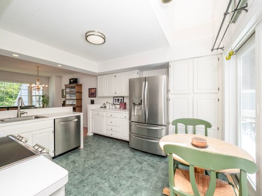 Chandelier, Dining room, Interior, Kitchen, Recessed Lighting, Stainless Steel Appliances