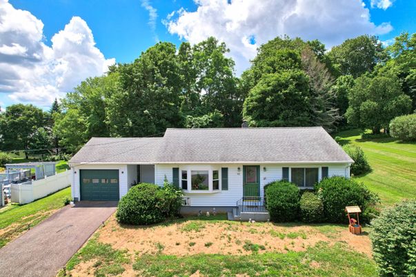 Attached, Exterior, Facade, Cape Cod