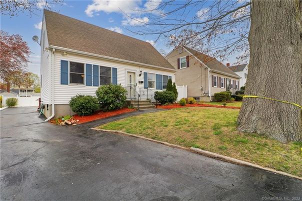 Backyard, Exterior, Facade, Cape Cod