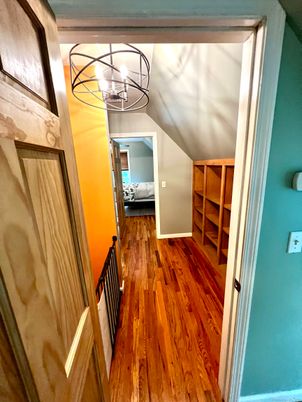 Interior, Pendant Lights, Wood Texture Flooring