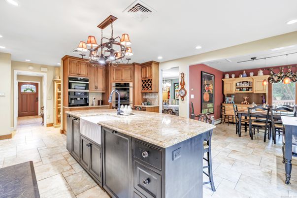 Chandelier, Dining room, Interior, Kitchen, Recessed Lighting, Stainless Steel Appliances