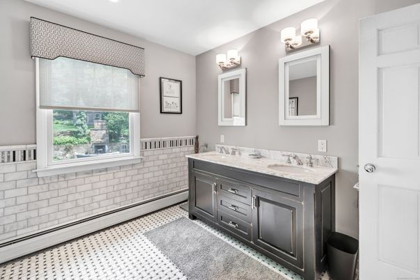 Bathroom, Dual Sink Vanities, Interior, Recessed Lighting