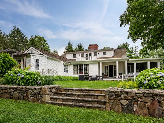 Backyard, Exterior, Facade, Farmhouse