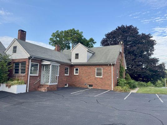 Exterior, Facade, Brick Facade, Cape Cod