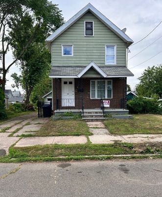 Exterior, Facade, Brick Facade, American Craftsman