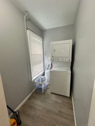 Interior, Utility Closets, Washer, Wood Texture Flooring
