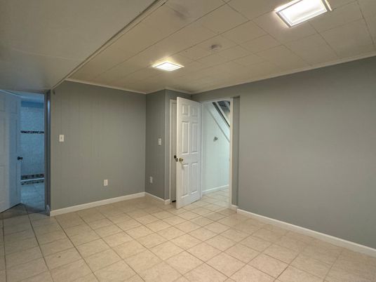 Empty room, Interior, Recessed Lighting