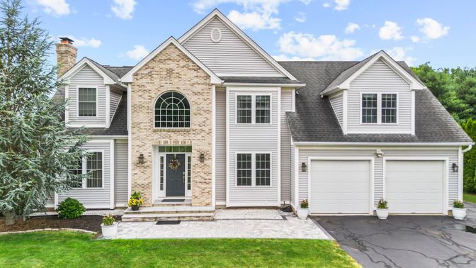 Attached, Exterior, Facade, Brick Traditional