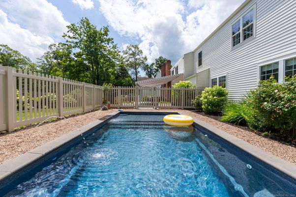 Exterior, Playground, Pool