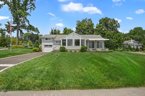 Attached, Exterior, Facade, Ranch