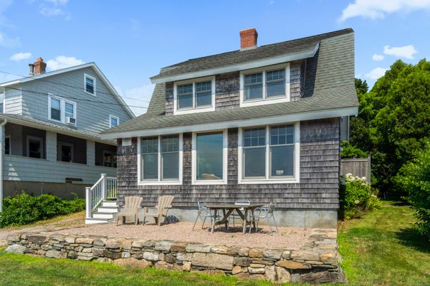 Exterior, Facade, American Foursquare