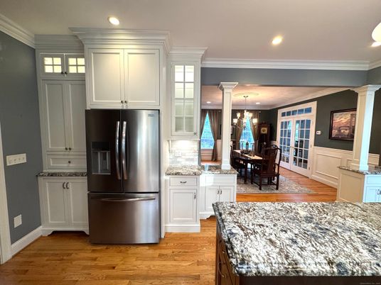 Chandelier, Dining room, Interior, Kitchen, Pendant Lights, Recessed Lighting, Wood Texture Flooring