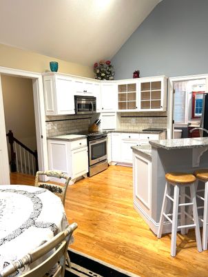 Dining room, Interior, Kitchen, Stainless Steel Appliances, Wood Texture Flooring